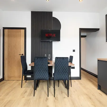 Midnight Manor-High Speed Wi-Fi-Cinema Room-Sleeps6 Leigh  Exterior foto