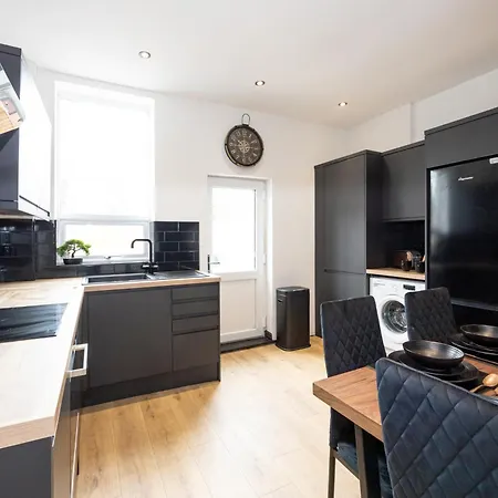 Midnight Manor-High Speed Wi-Fi-Cinema Room-Sleeps6 Leigh  Exterior foto
