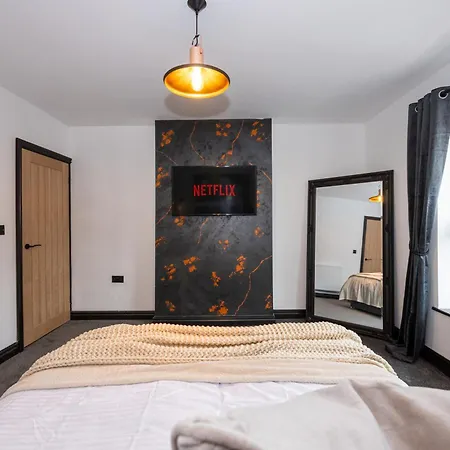 Midnight Manor-High Speed Wi-Fi-Cinema Room-Sleeps6 Leigh  Exterior foto