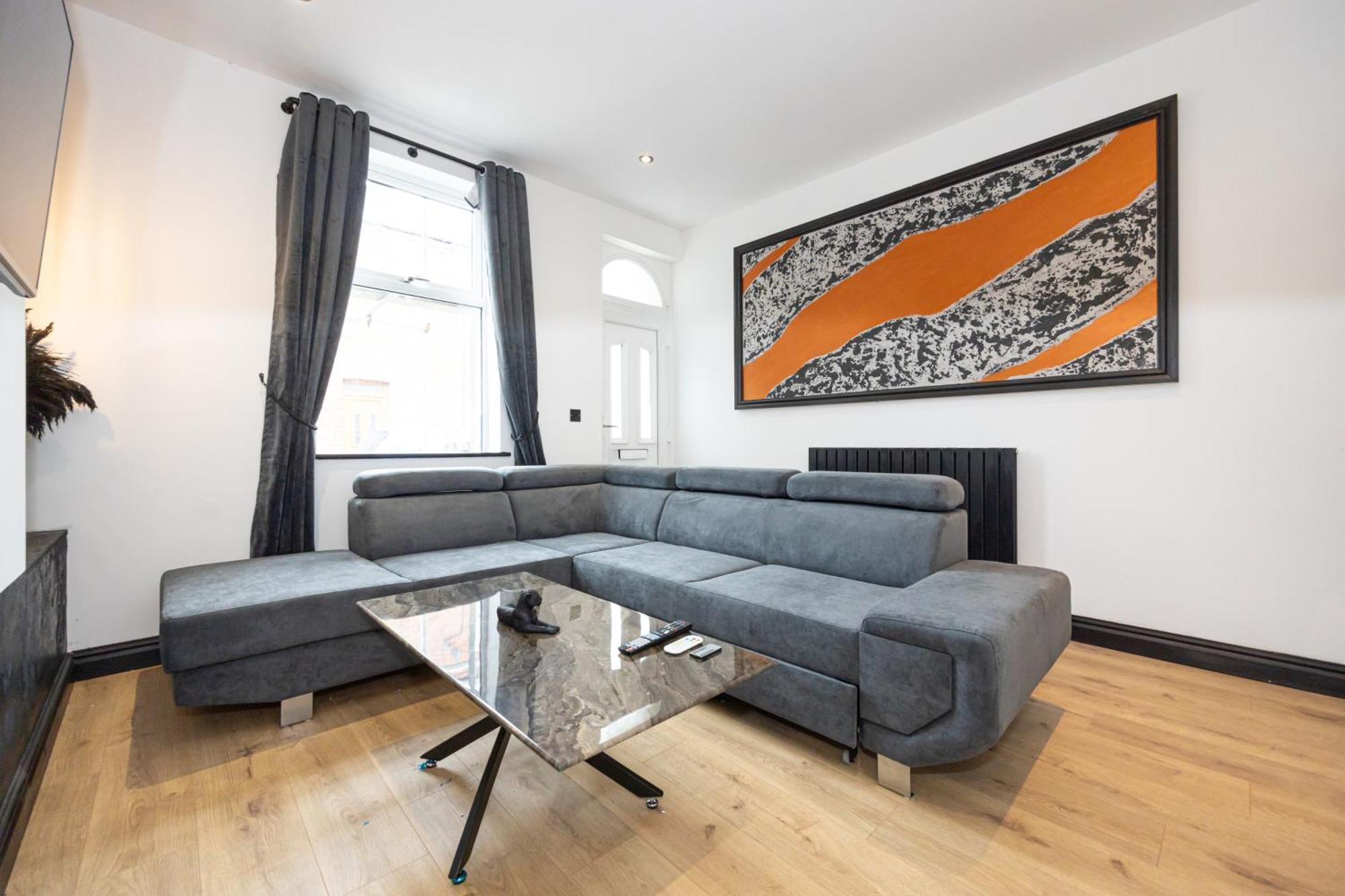 Midnight Manor-high Speed Wi-fi-cinema Room-sleeps6 Holiday home Leigh (Greater Manchester)