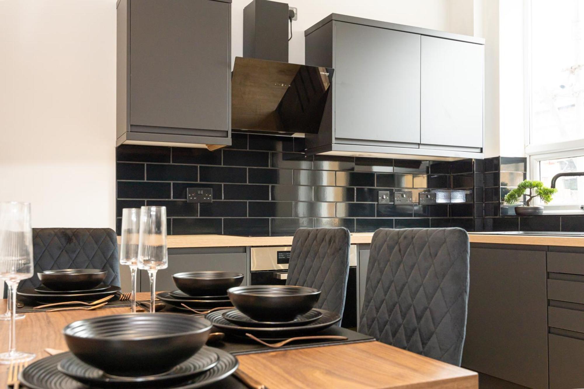 Holiday home Midnight Manor-high Speed Wi-fi-cinema Room-sleeps6 *