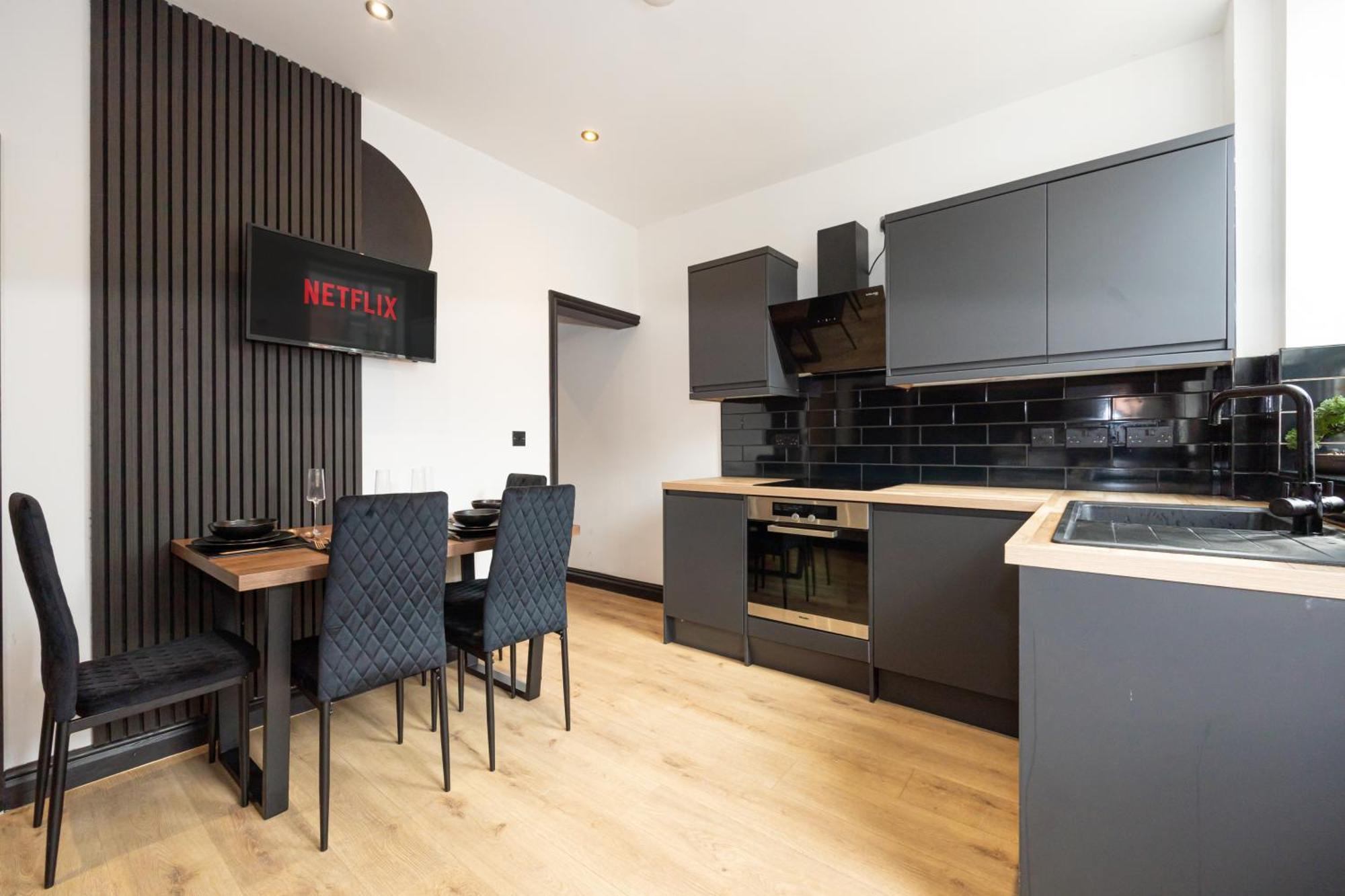 Midnight Manor-high Speed Wi-fi-cinema Room-sleeps6 Leigh (Greater Manchester)