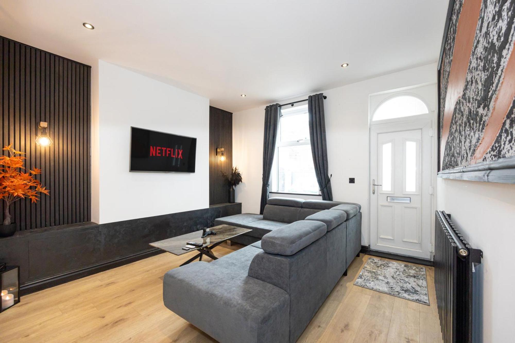 Holiday home Midnight Manor-high Speed Wi-fi-cinema Room-sleeps6 Leigh (Greater Manchester)